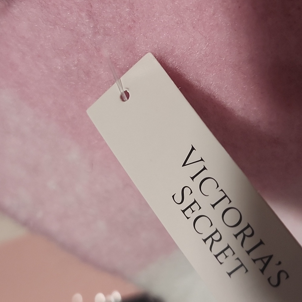 Victoria's Secret Pink and Black Checkered Scarf NWT - Picture 8 of 8